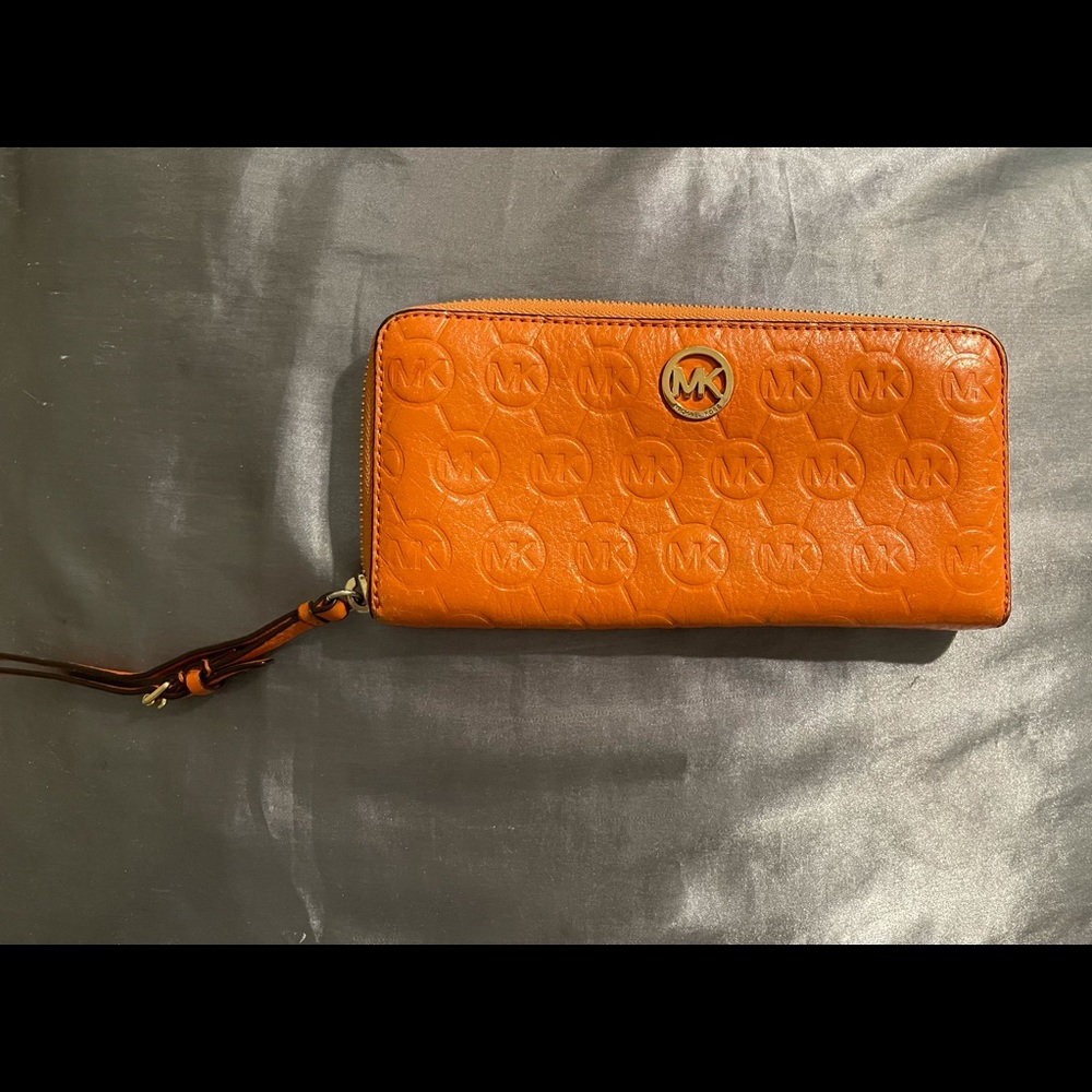 Michael Kors wristlet/zip up wallet